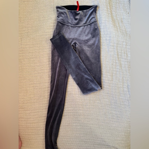 Rare Spanx Velvet Leggings in Color Chrome Size: XS NWOT - Picture 7 of 11